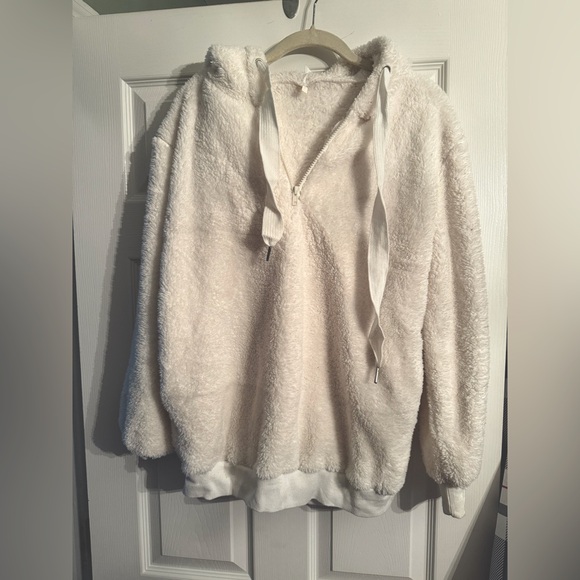 Super fuzzy size medium sweatshirt - Picture 1 of 2